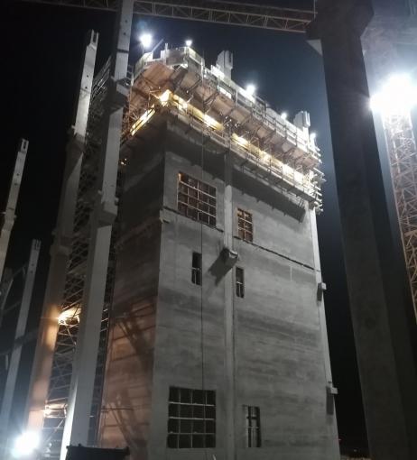 Iváncsán épülő gyártócsarnok négy lépcsőház magjának csúszózsalus kivitelezése